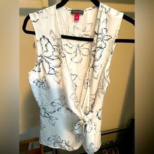 Vince Camuto short sleeve floral blouse, size M